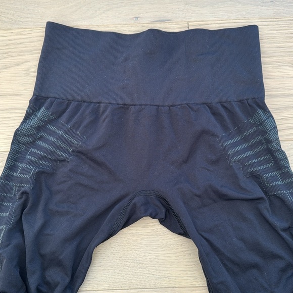 ADIDAS | seamless capris - Picture 3 of 4